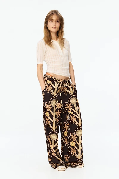 Pantalon en sergé avec imprimé fleuri