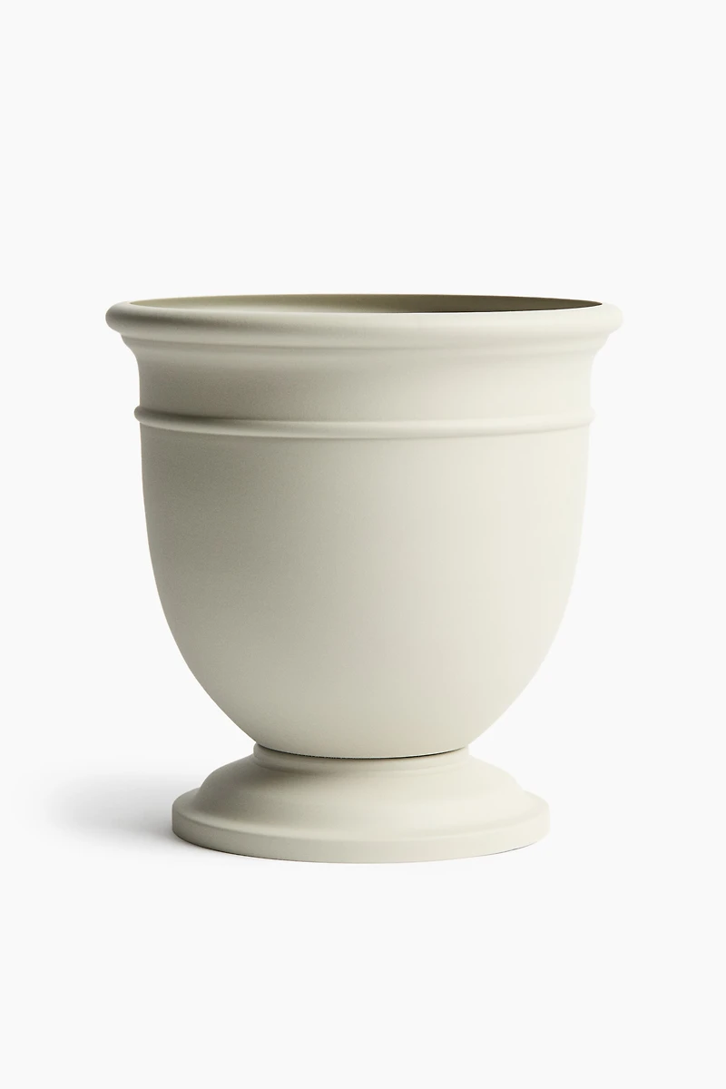 Grand pot de fleurs en métal
