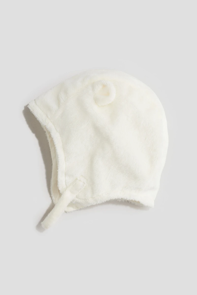 Bonnet béguin en peluche avec oreilles appliquées