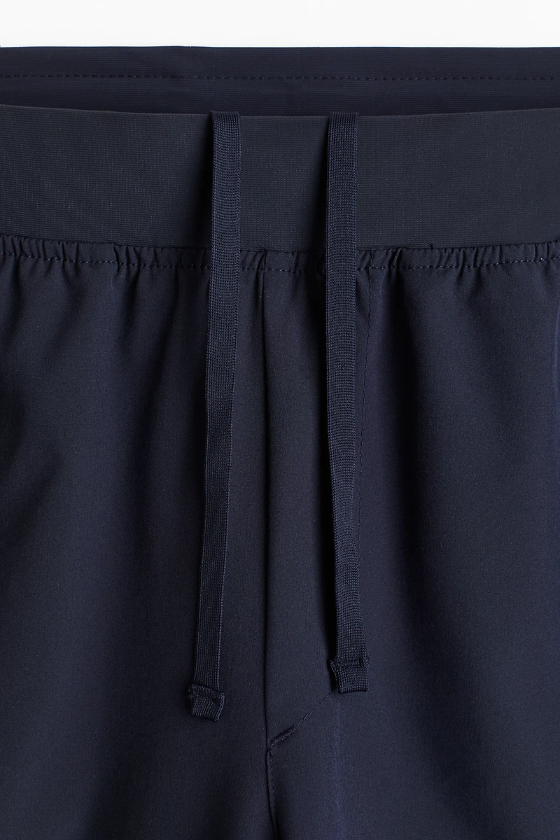 Mid-Length Sports Shorts with DryMove™