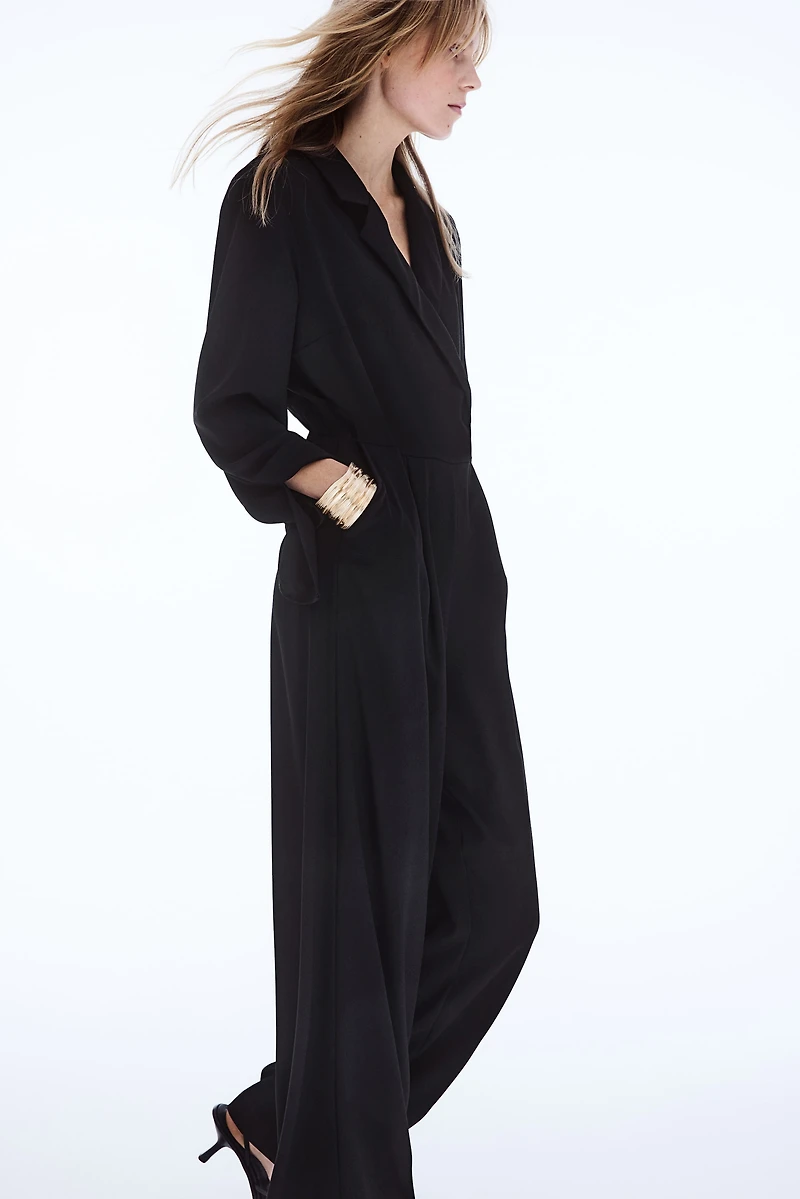 Une pièce pantalon en crêpe