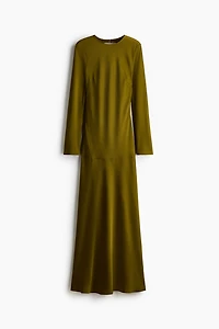 Robe avec dos ouvert et détail à nouer