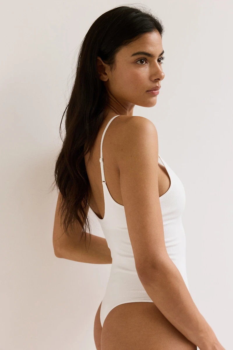 Maillot tanga coussiné sans coutures