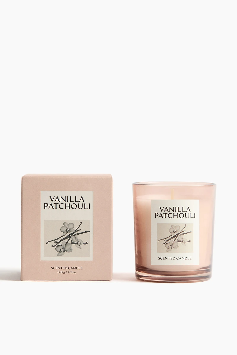 Bougie parfumée dans un pot en verre