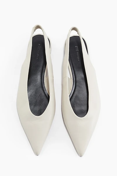 Escarpins en cuir avec bride arrière