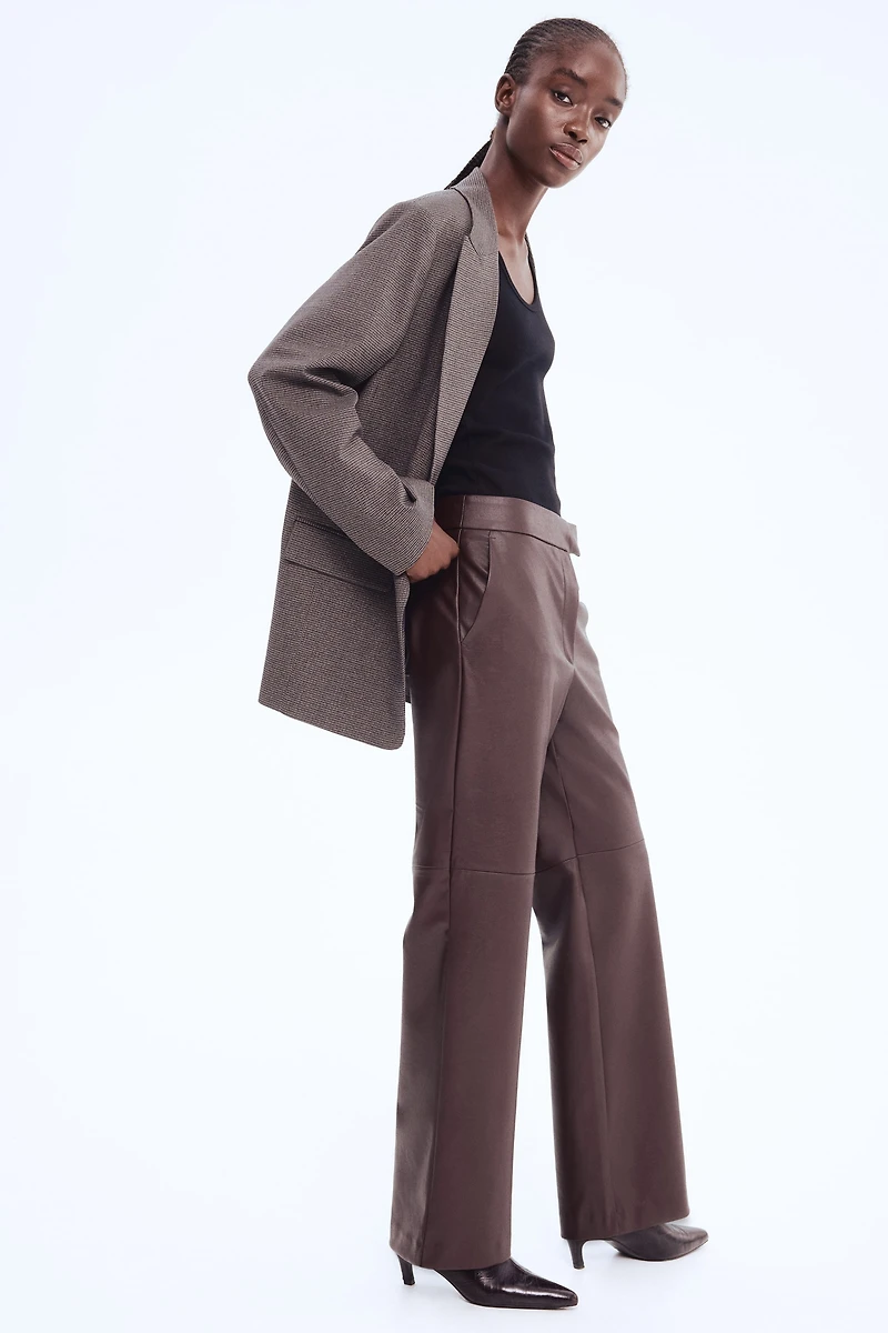 Pantalon à jambes droites en tissu enduit