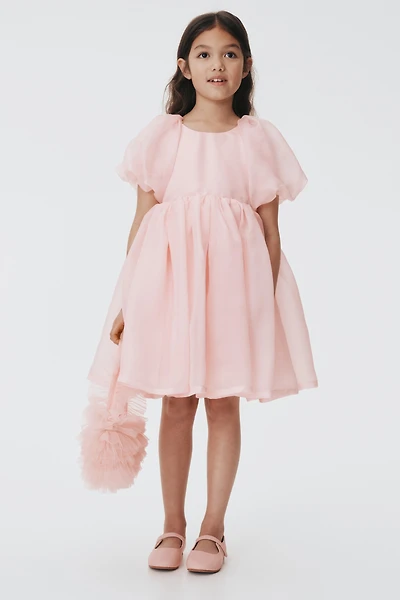 Robe à manches bouffantes en satin