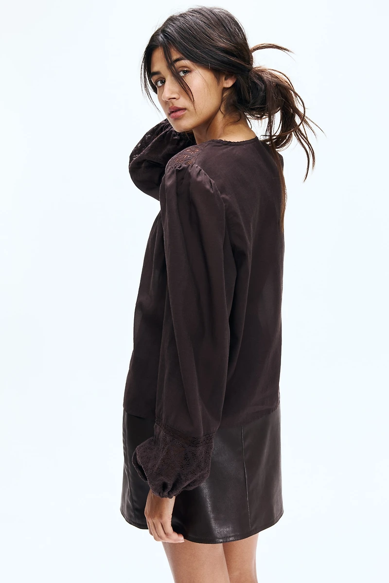 Blouse avec dentelle