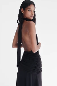Robe dos nu à effet drapé