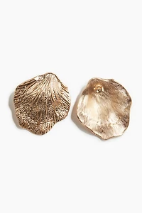 Seashell-shaped earrings