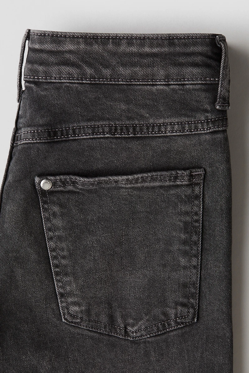 Relaxed Tapered Fit Jeans