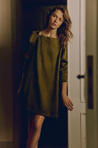 Robe à encolure carrée en crêpe