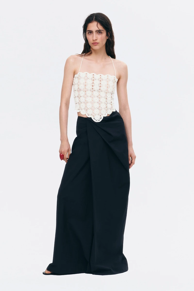 Haut d’aspect crochet avec bretelles fines