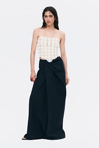 Haut d’aspect crochet avec bretelles fines