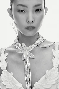 Collier à rangs multiples avec perles fantaisie