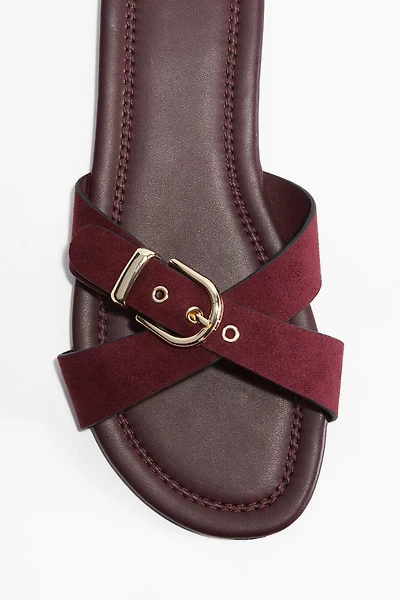 Crossover-strap sandals