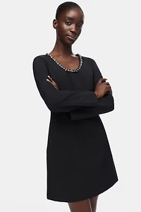 Robe ornée de strass