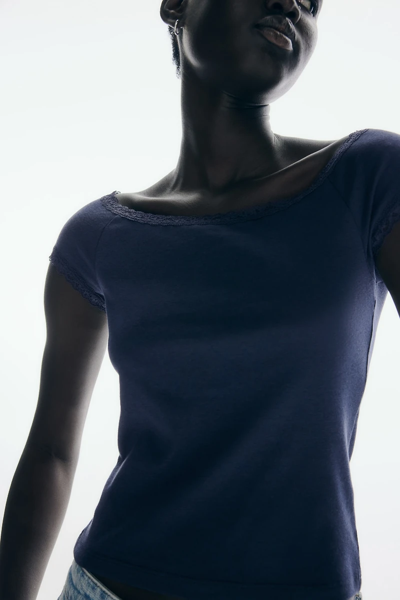 Haut à épaules dénudées