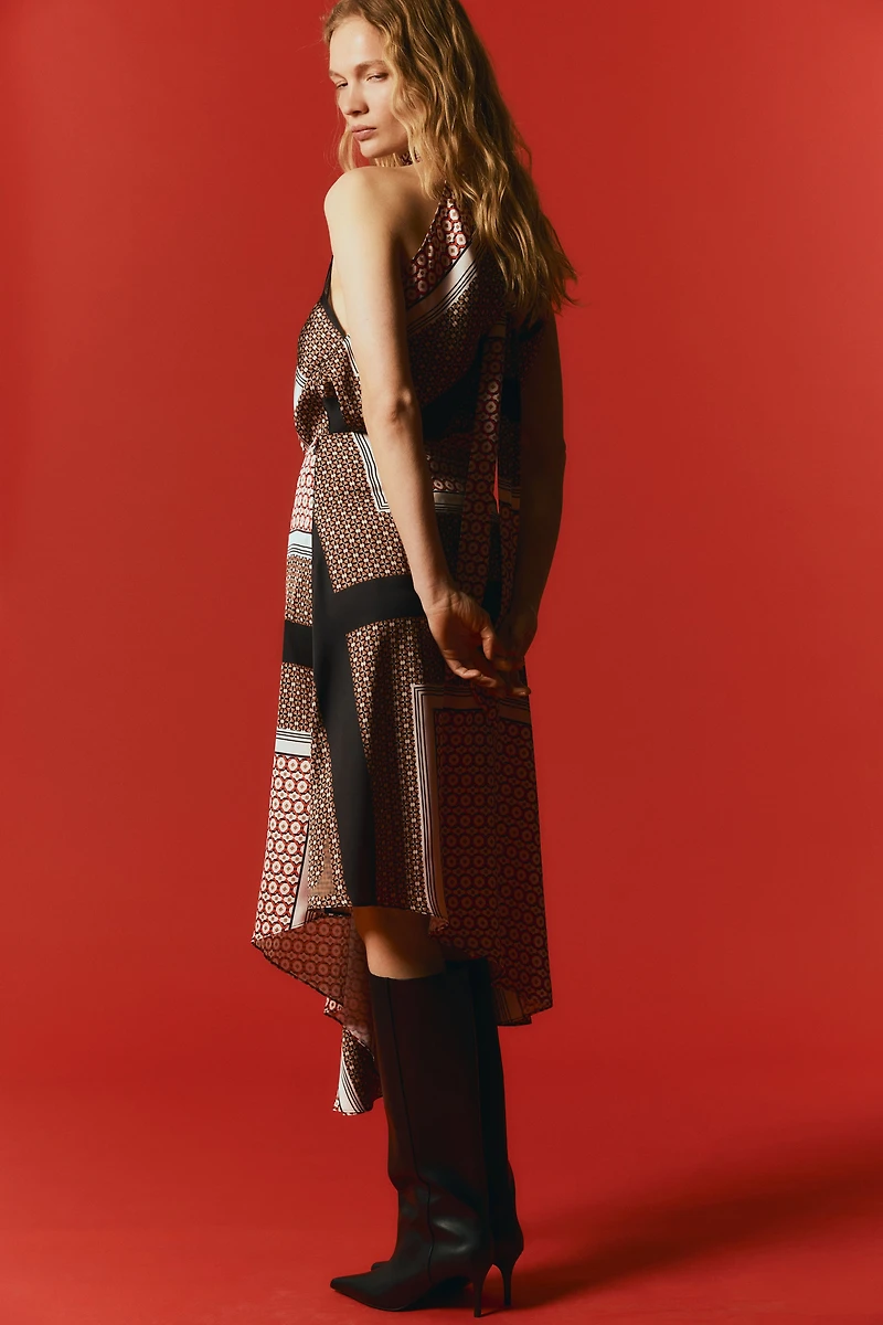 Jupe asymétrique en satin