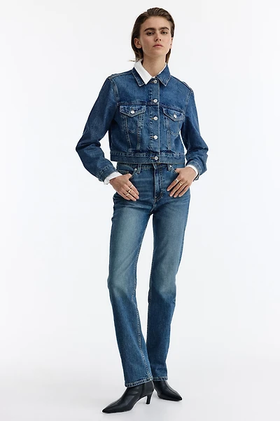 Jean droit taille haute près du corps