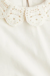 Haut avec col façon crochet