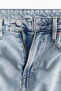 Jean taille haute à la cheville et près du corps