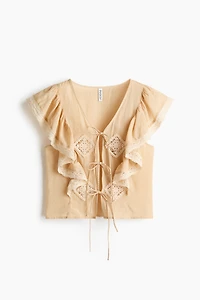 Blouse à volants avec dentelle