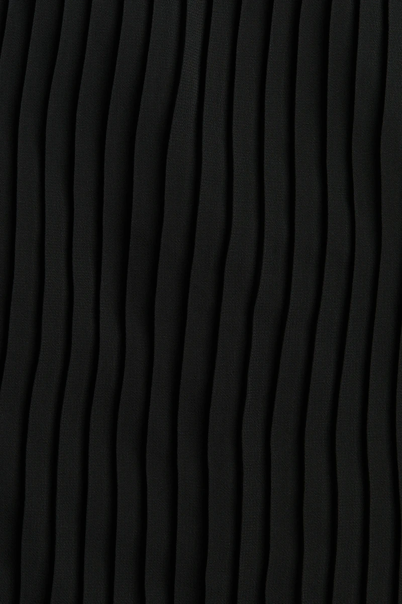 Robe plissée à bretelles fines