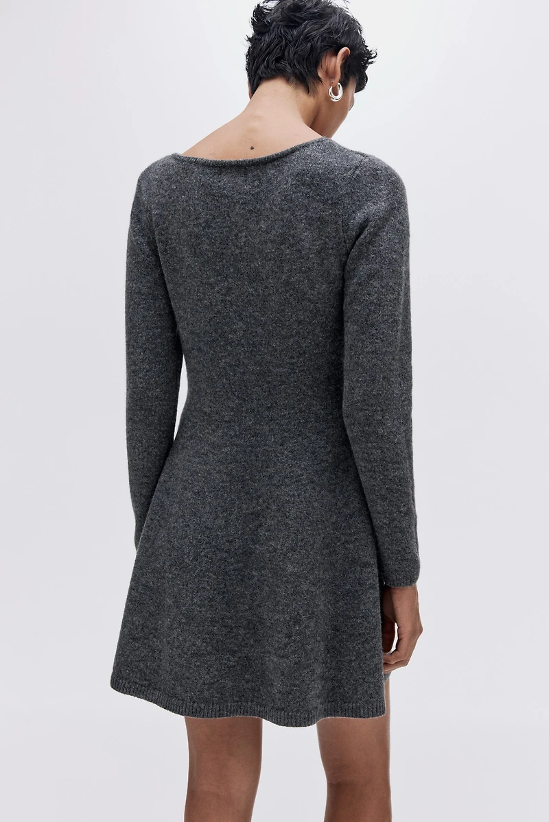 Robe en tricot à jupe évasée