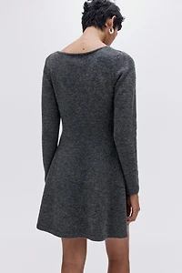 Robe en tricot à jupe évasée