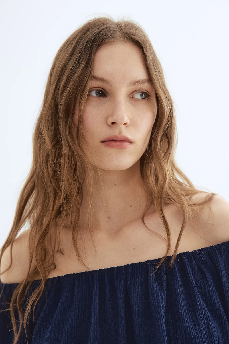 Haut court épaules nues