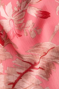 Robe en mousseline à manches cape