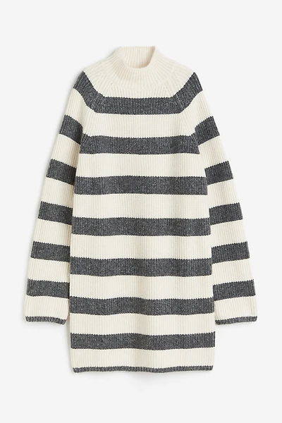 Robe en tricot côtelé avec col cheminée