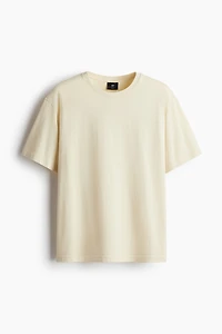 T-shirt flottant à l'aspect délavé