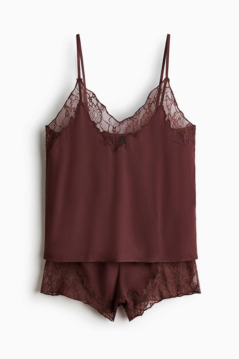 Pyjama en satin avec dentelle