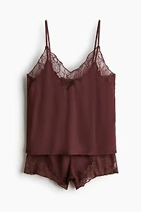 Pyjama en satin avec dentelle