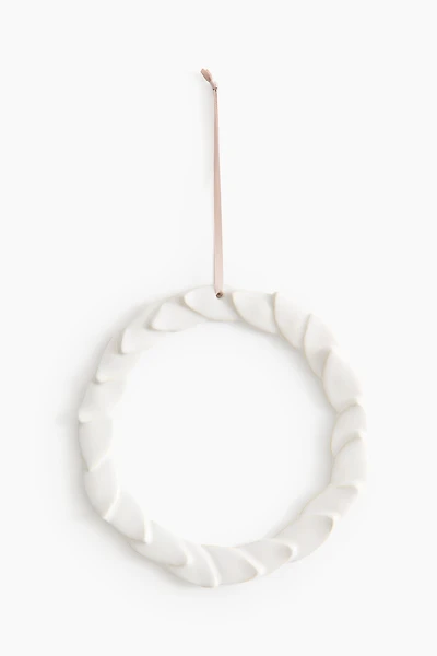 Stoneware Leaf Wreath