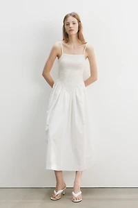 Robe smockée avec jupe évasée