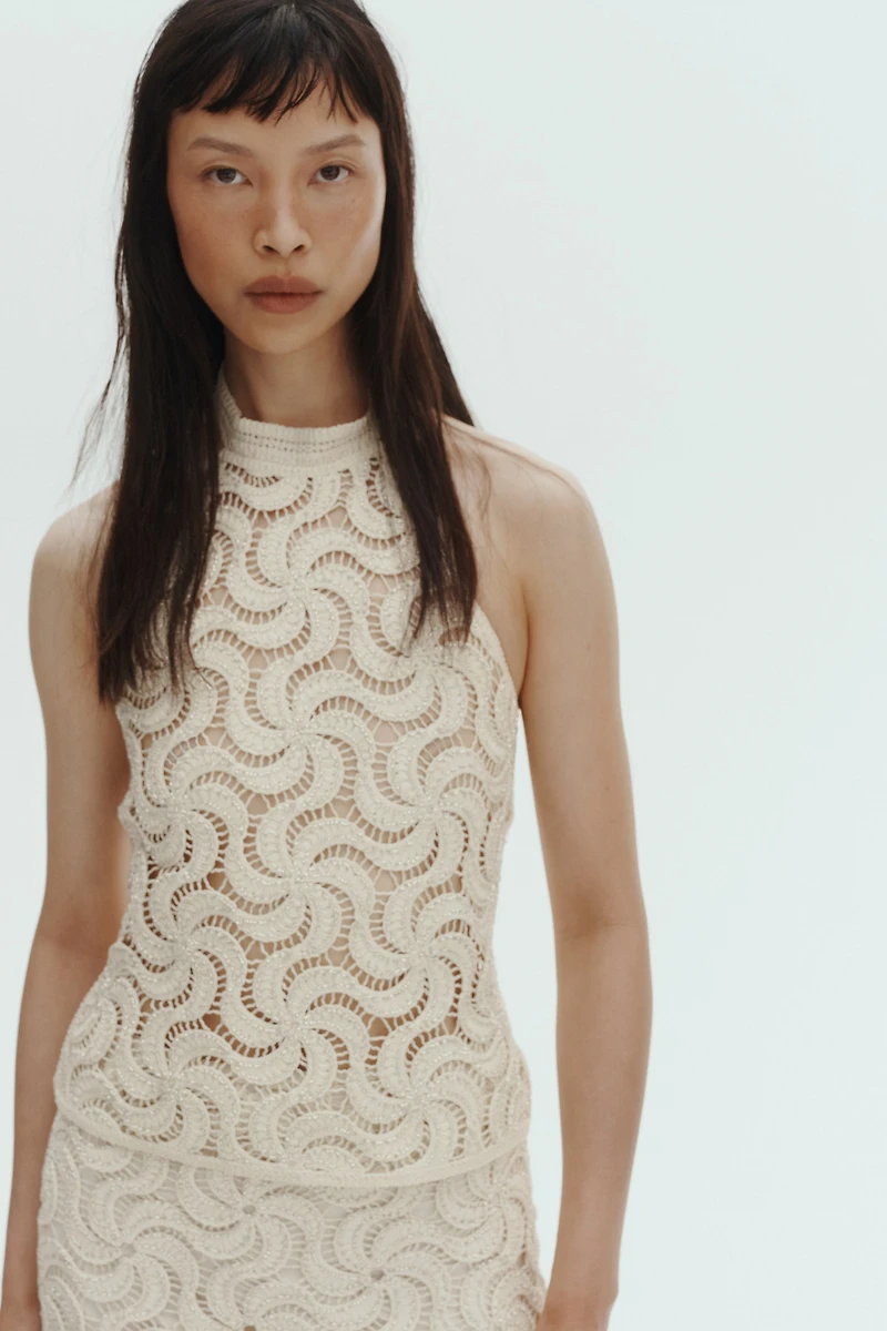 Haut dos nu d’aspect crochet avec perles fantaisie