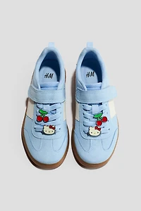 Motif-Detail Sneakers