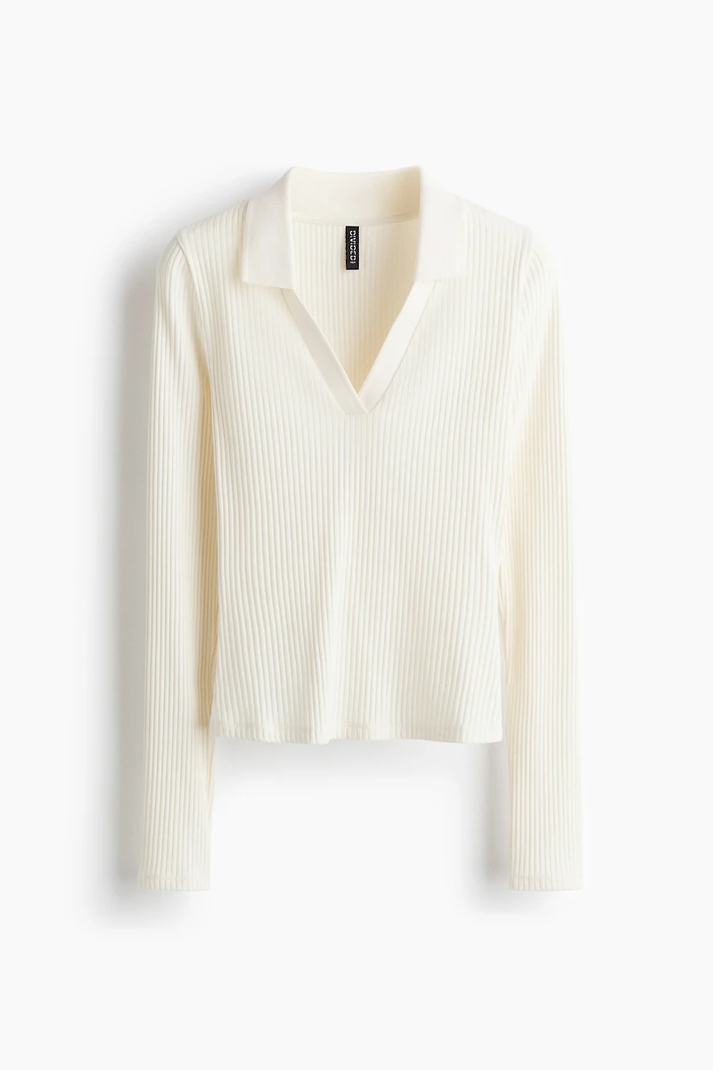 Haut côtelé avec col