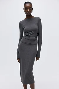 Robe moulante à effet drapé