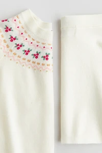 Ensemble 2 pièces avec chandail et jupe