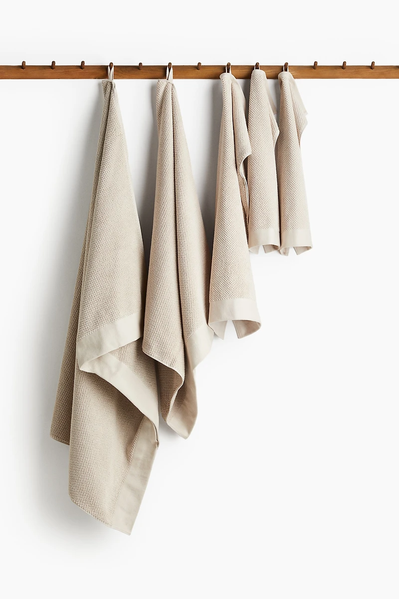 Serviette de bain en coton éponge