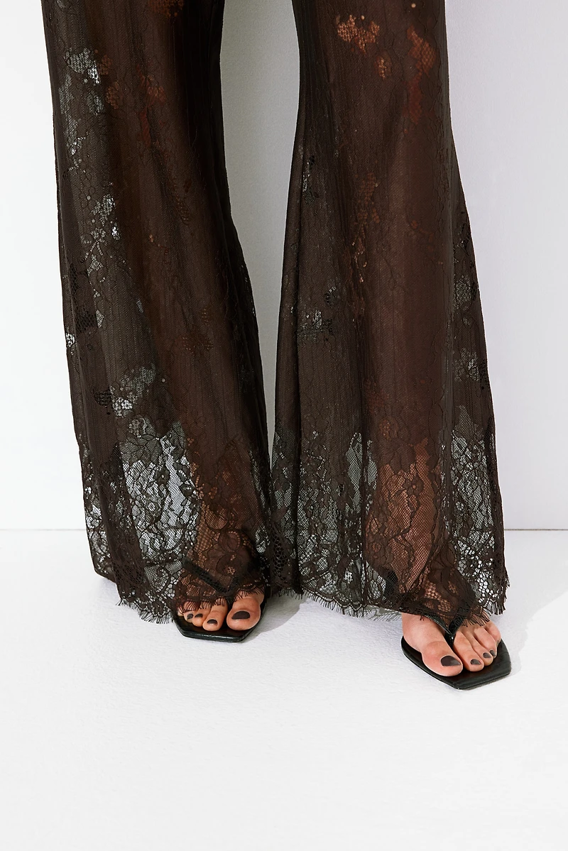 Pantalon à jambes semi-évasées en dentelle