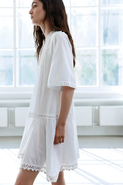 Robe en coton avec dentelle