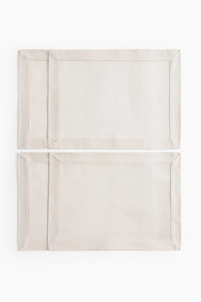 Lot de 4 napperons damassés