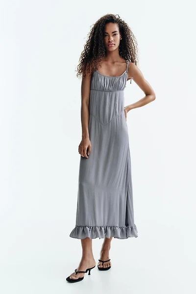 Robe à volant avec bretelles nouer