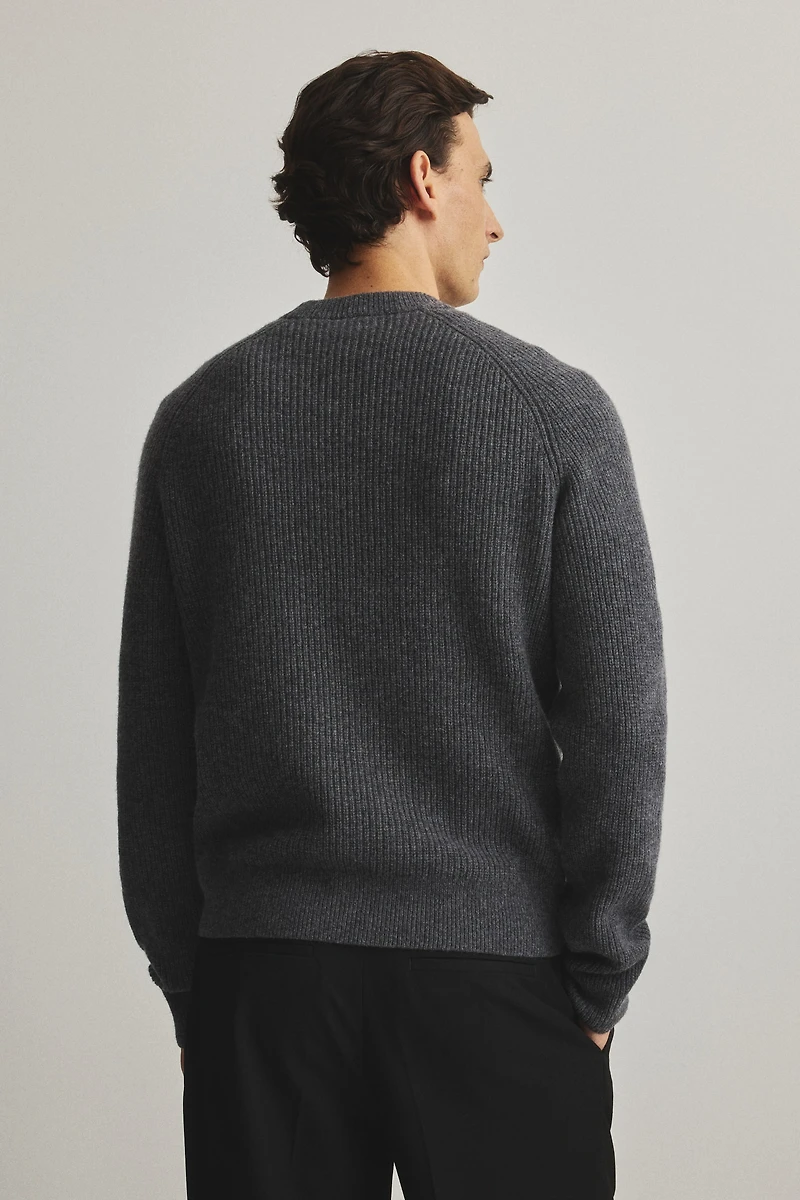 Chandail classique en tricot de laine côtelé
