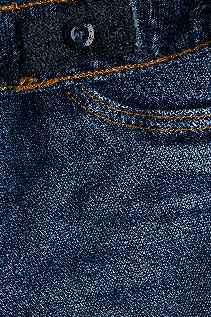 Relaxed Tapered Fit Jeans